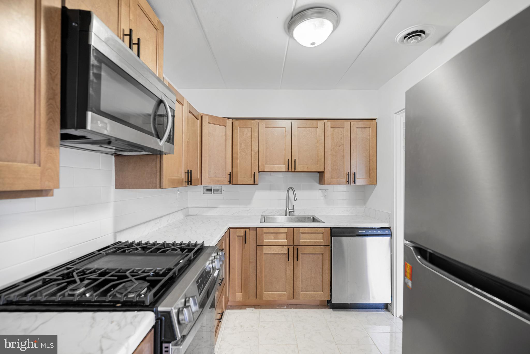 HUNTINGTON CLUB - Residential Lease