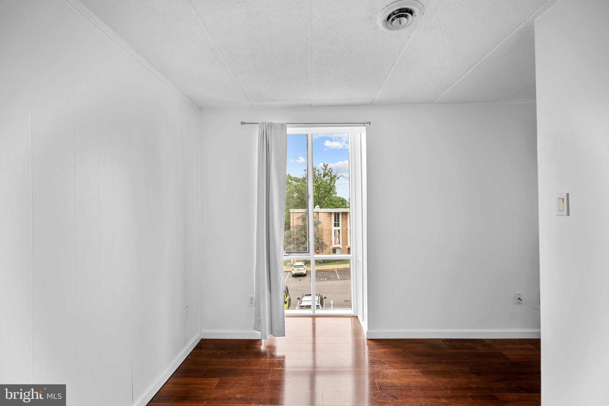 HUNTINGTON CLUB - Residential Lease