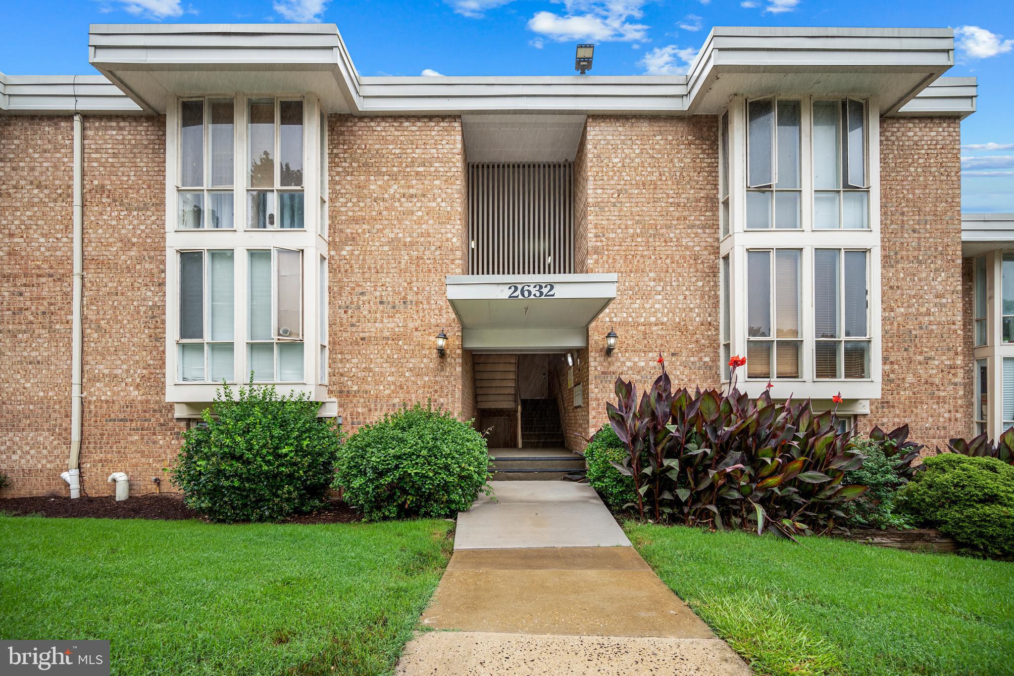 HUNTINGTON CLUB - Residential Lease