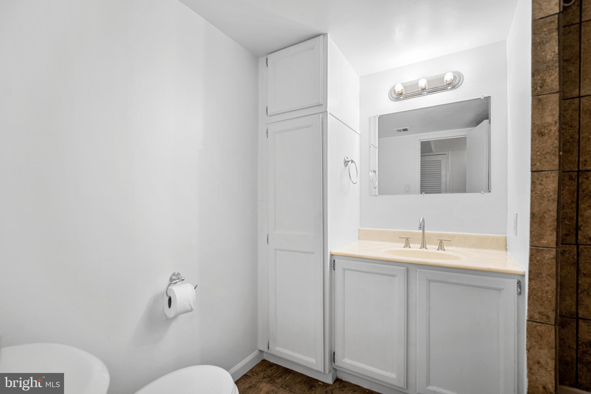 HUNTINGTON CLUB - Residential Lease