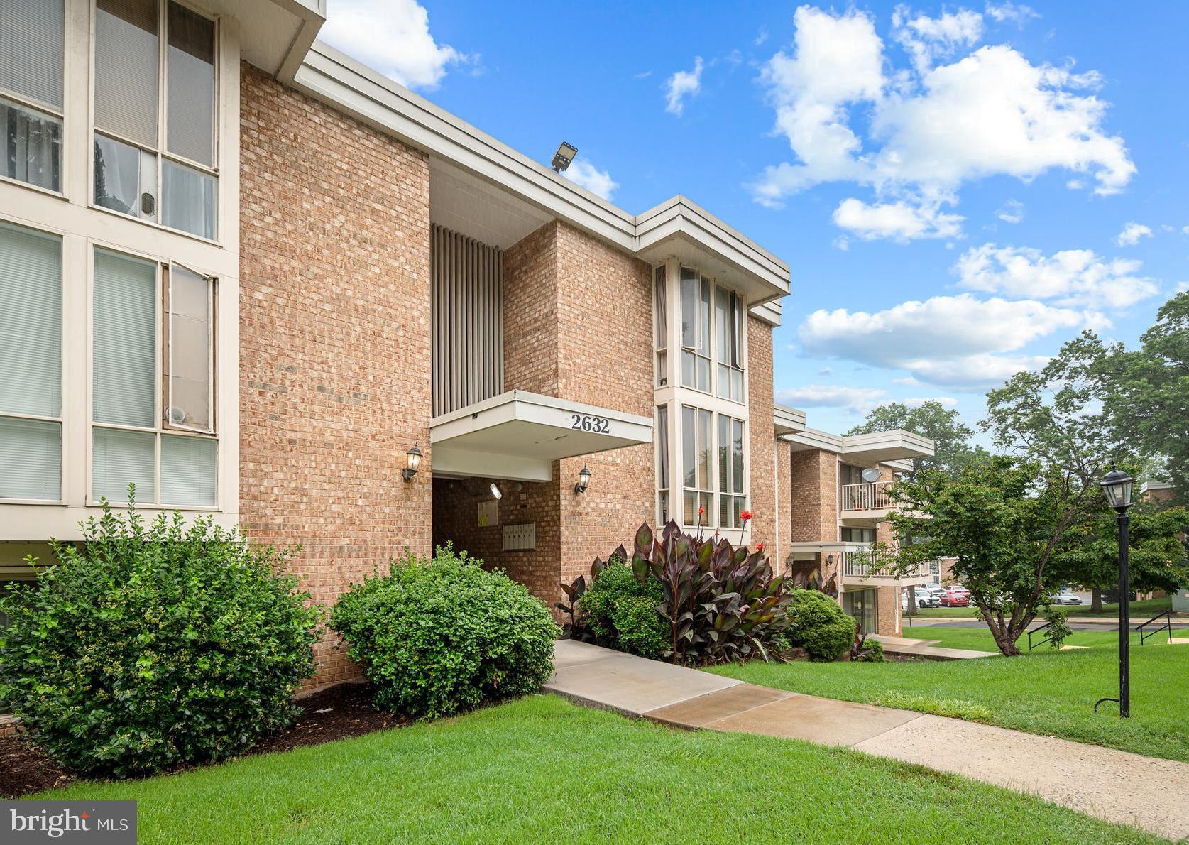 HUNTINGTON CLUB - Residential Lease