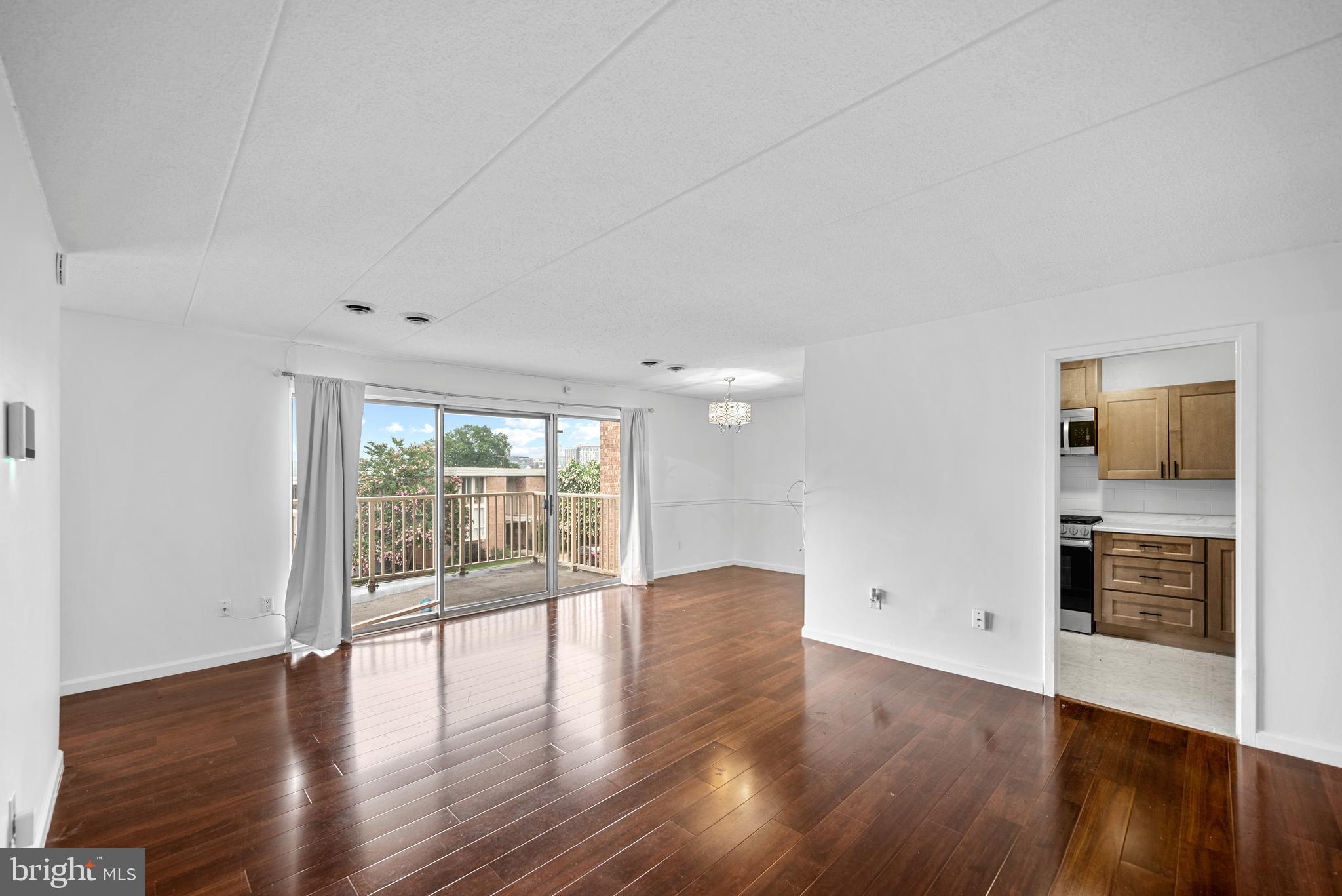 HUNTINGTON CLUB - Residential Lease