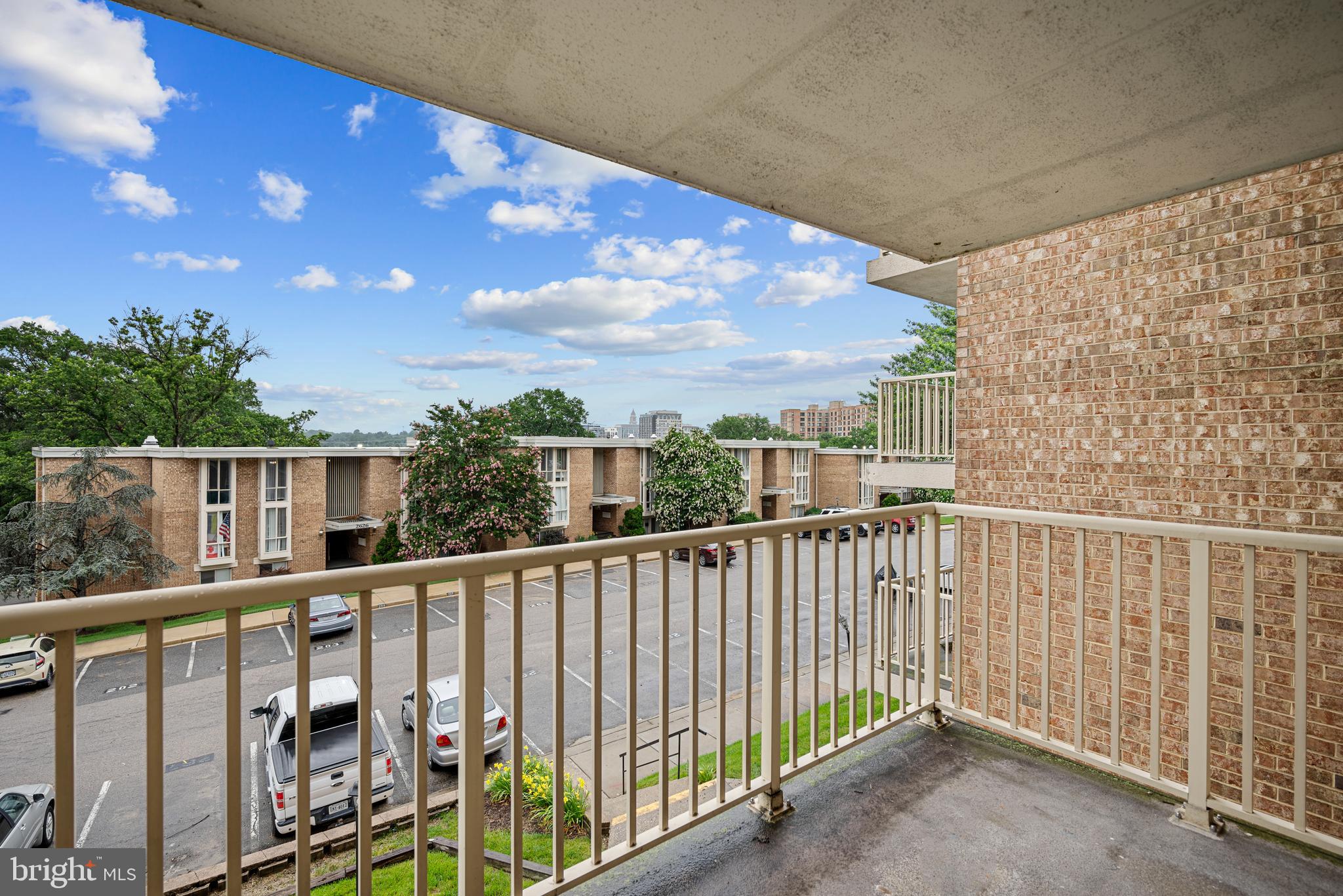 HUNTINGTON CLUB - Residential Lease