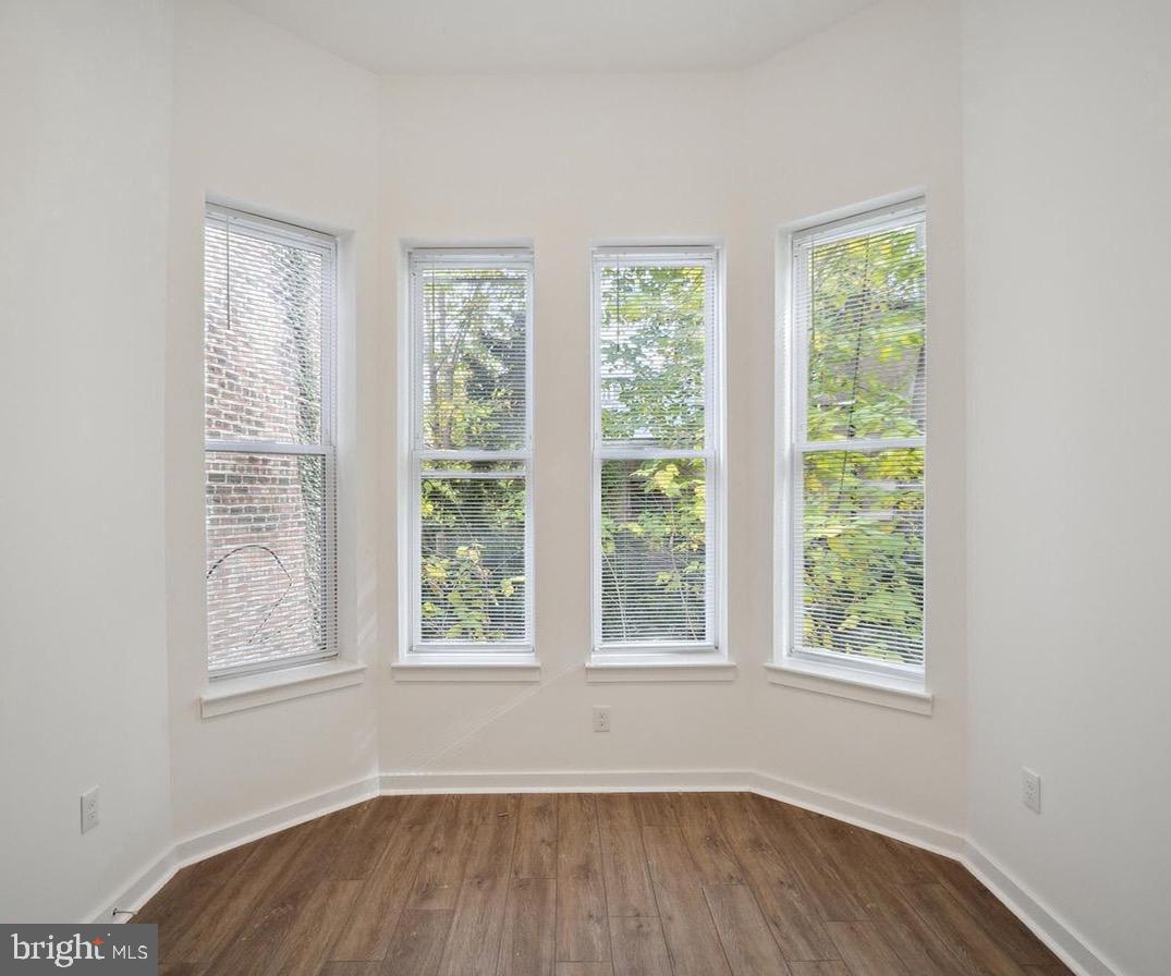 UNIVERSITY CITY - Commercial Sale