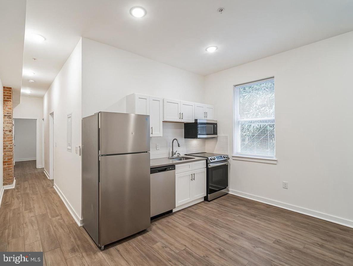 UNIVERSITY CITY - Commercial Sale