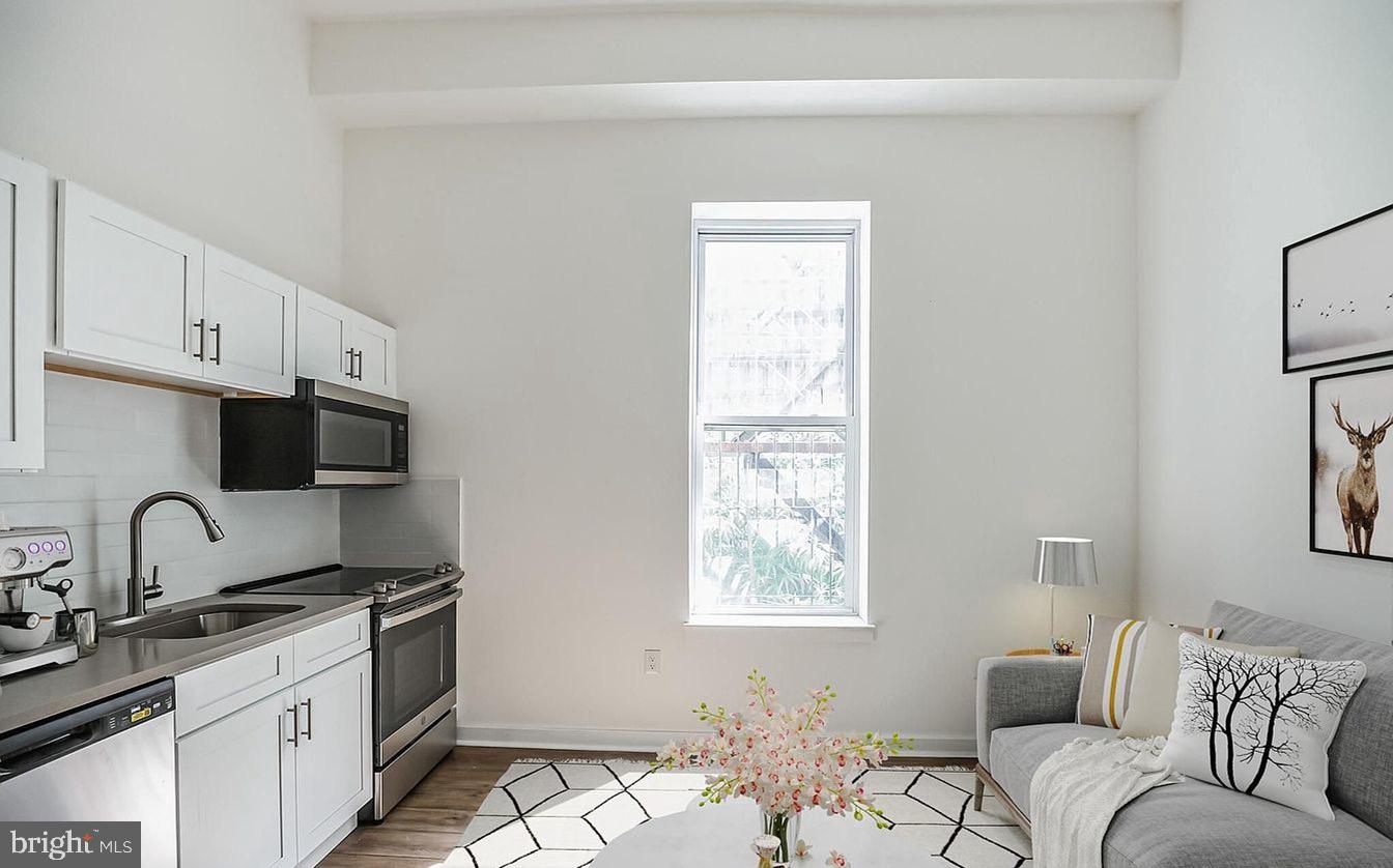 UNIVERSITY CITY - Commercial Sale