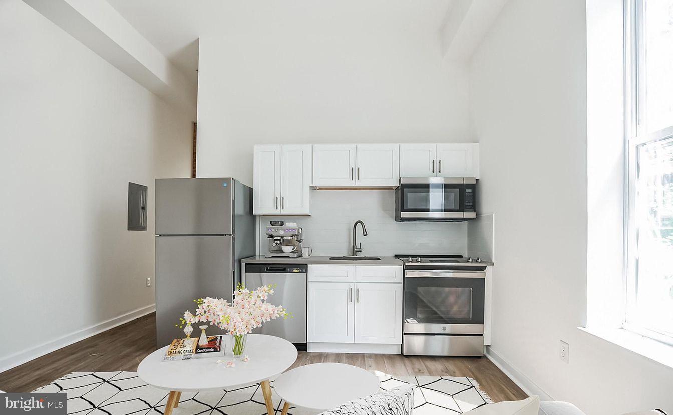 UNIVERSITY CITY - Commercial Sale