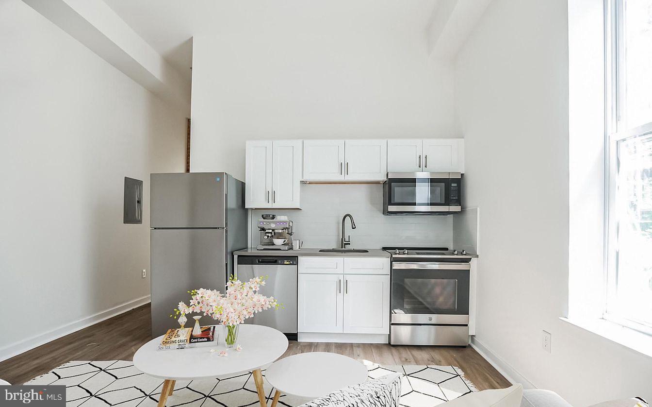 UNIVERSITY CITY - Commercial Sale