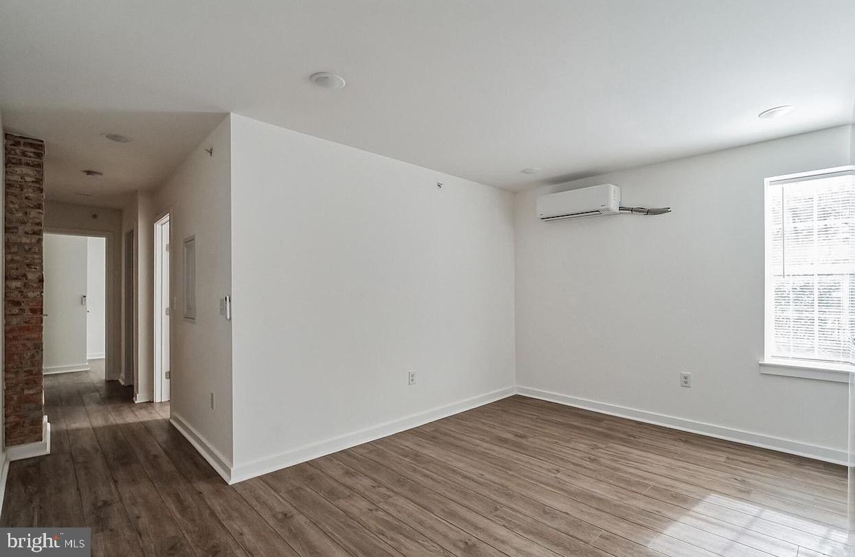 UNIVERSITY CITY - Commercial Sale