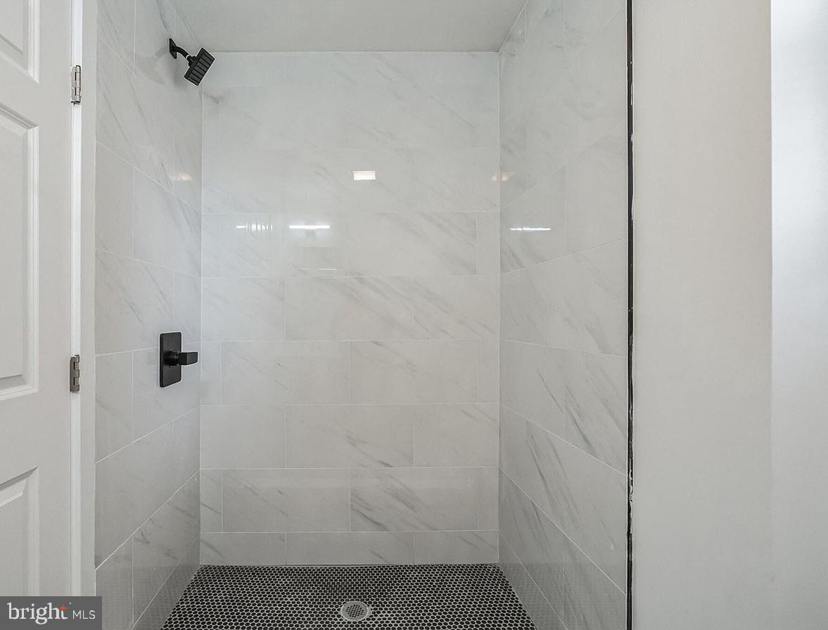 UNIVERSITY CITY - Commercial Sale