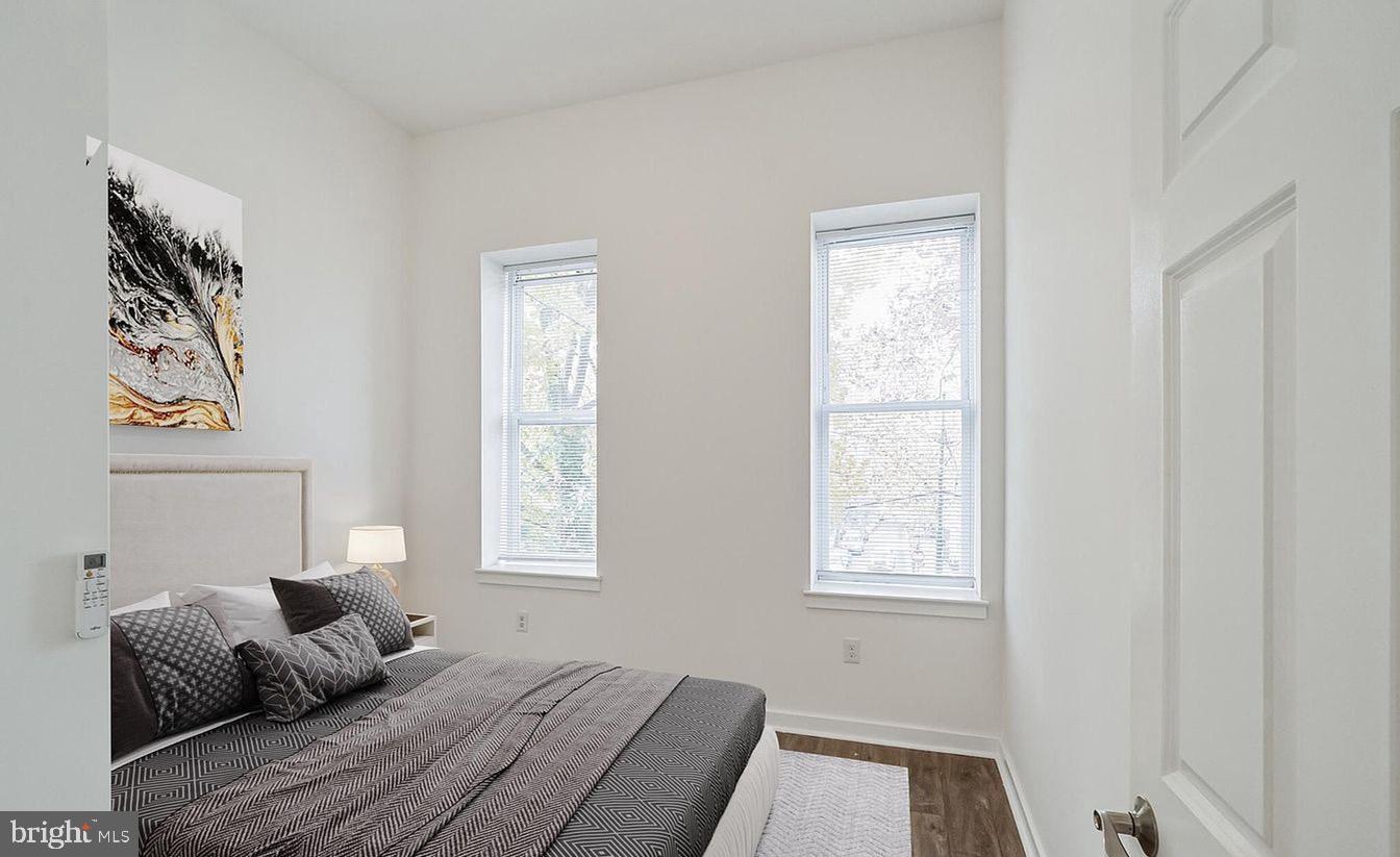 UNIVERSITY CITY - Commercial Sale