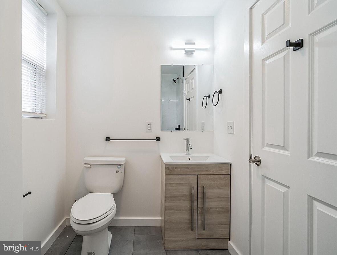 UNIVERSITY CITY - Commercial Sale