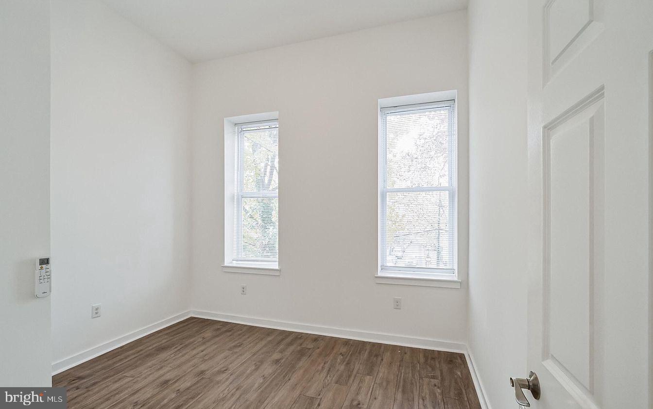 UNIVERSITY CITY - Commercial Sale