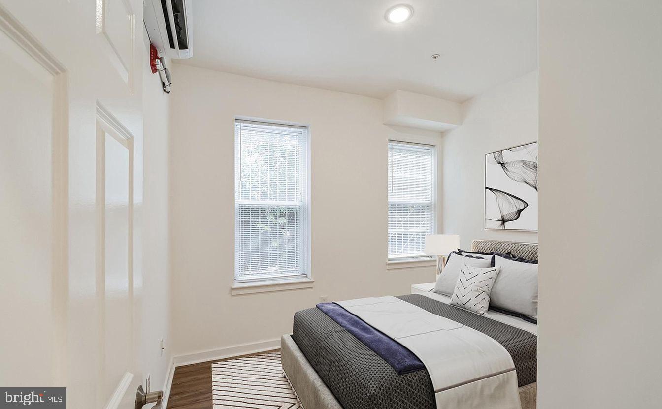 UNIVERSITY CITY - Commercial Sale