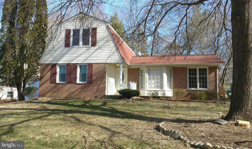 Lovely 5 bedrooms 4 bths house in Lakeridge for rent.  Minutes to Potomac Mills, Quantico Marine Base , Ft  Belvoir                                                             lots of space inside and out., Updated kitchen with new granite countertops.  Basement comes with extra bedroom, jacuzzi tub, additional outdoor storage. great entertainment space inside and outside