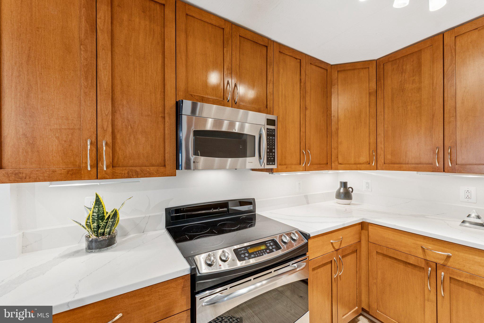 809 6TH STREET NW 15