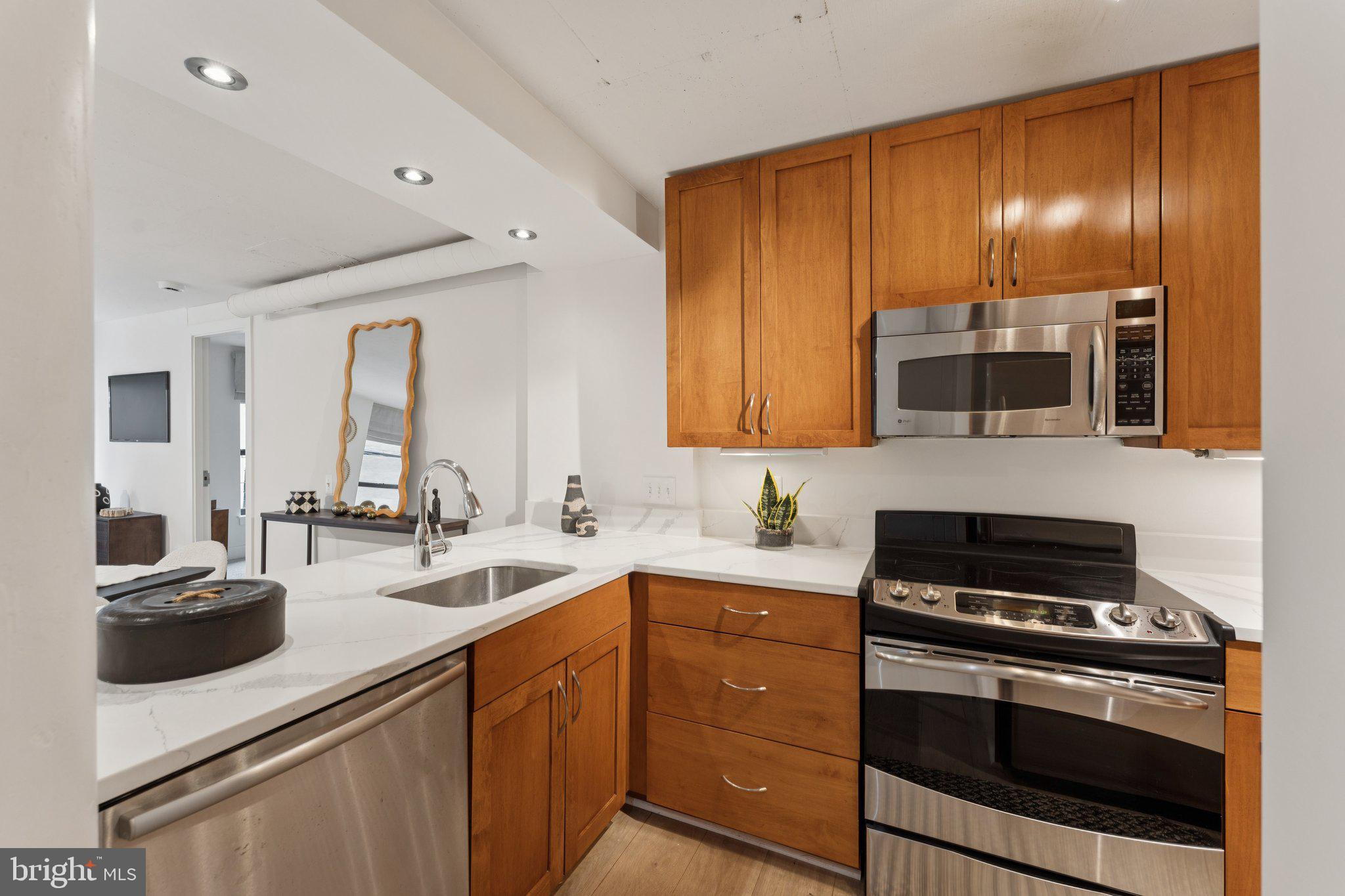 809 6TH STREET NW 15