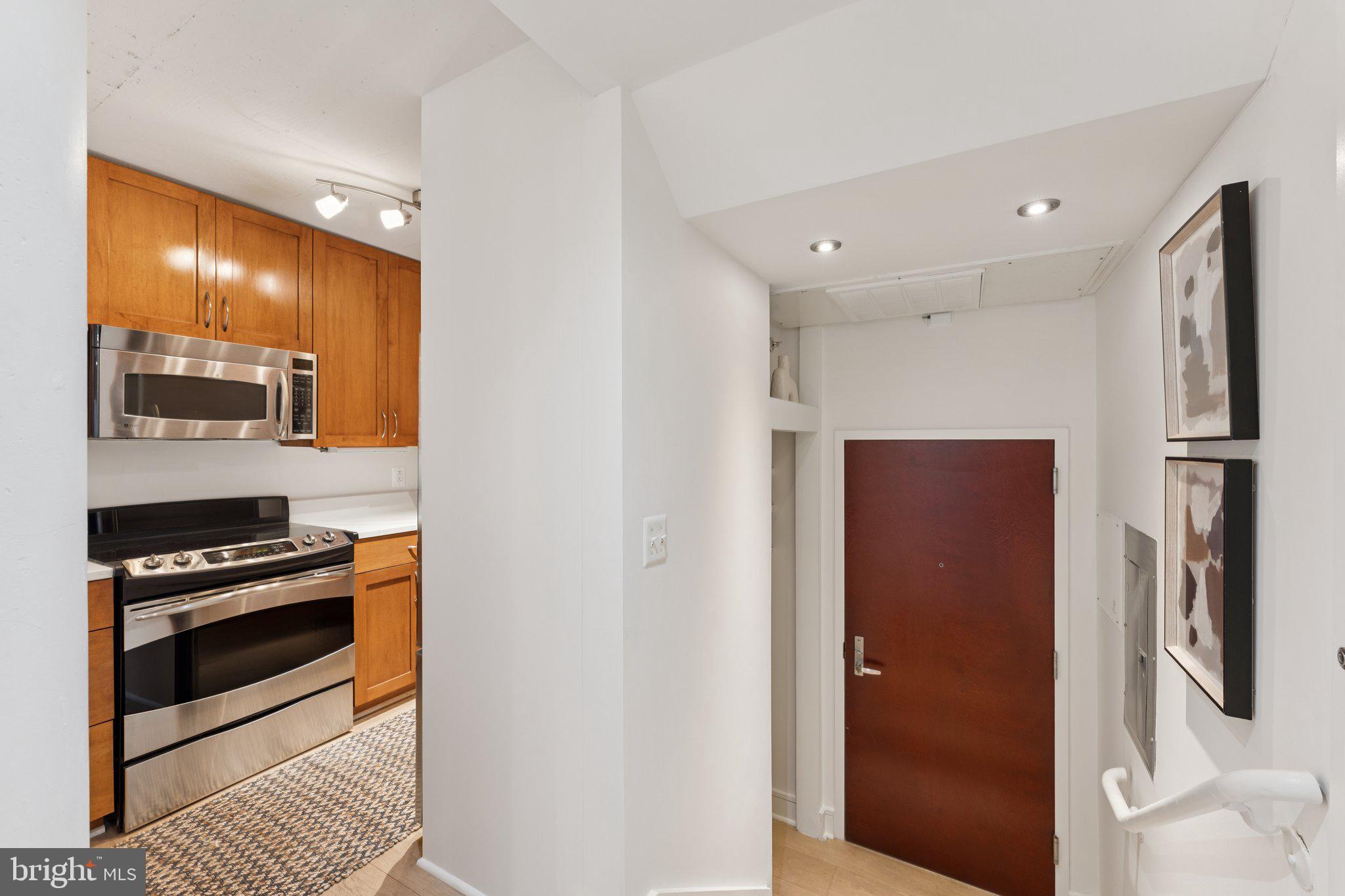 809 6TH STREET NW 15