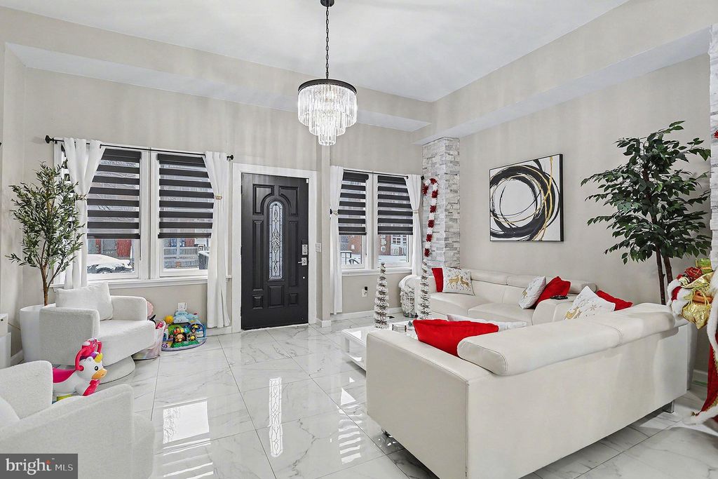 Photo of 669 W Princess Street, YORK, PA 17401 (MLS # PAYK2096164)