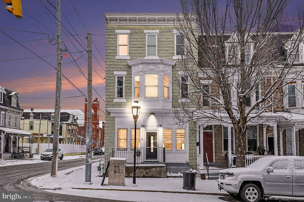 Photo of 669 W Princess Street, YORK, PA 17401 (MLS # PAYK2096164)