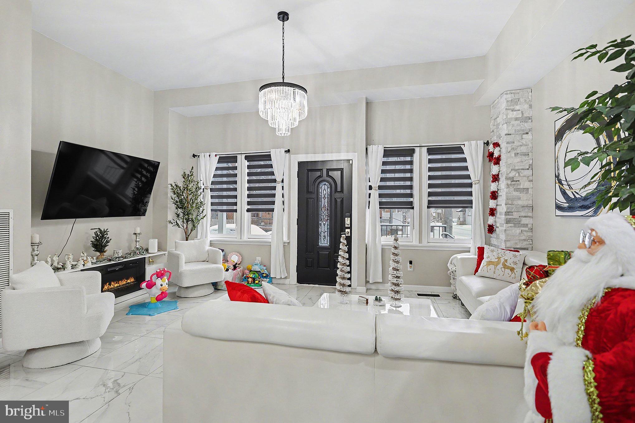 669 W PRINCESS STREET