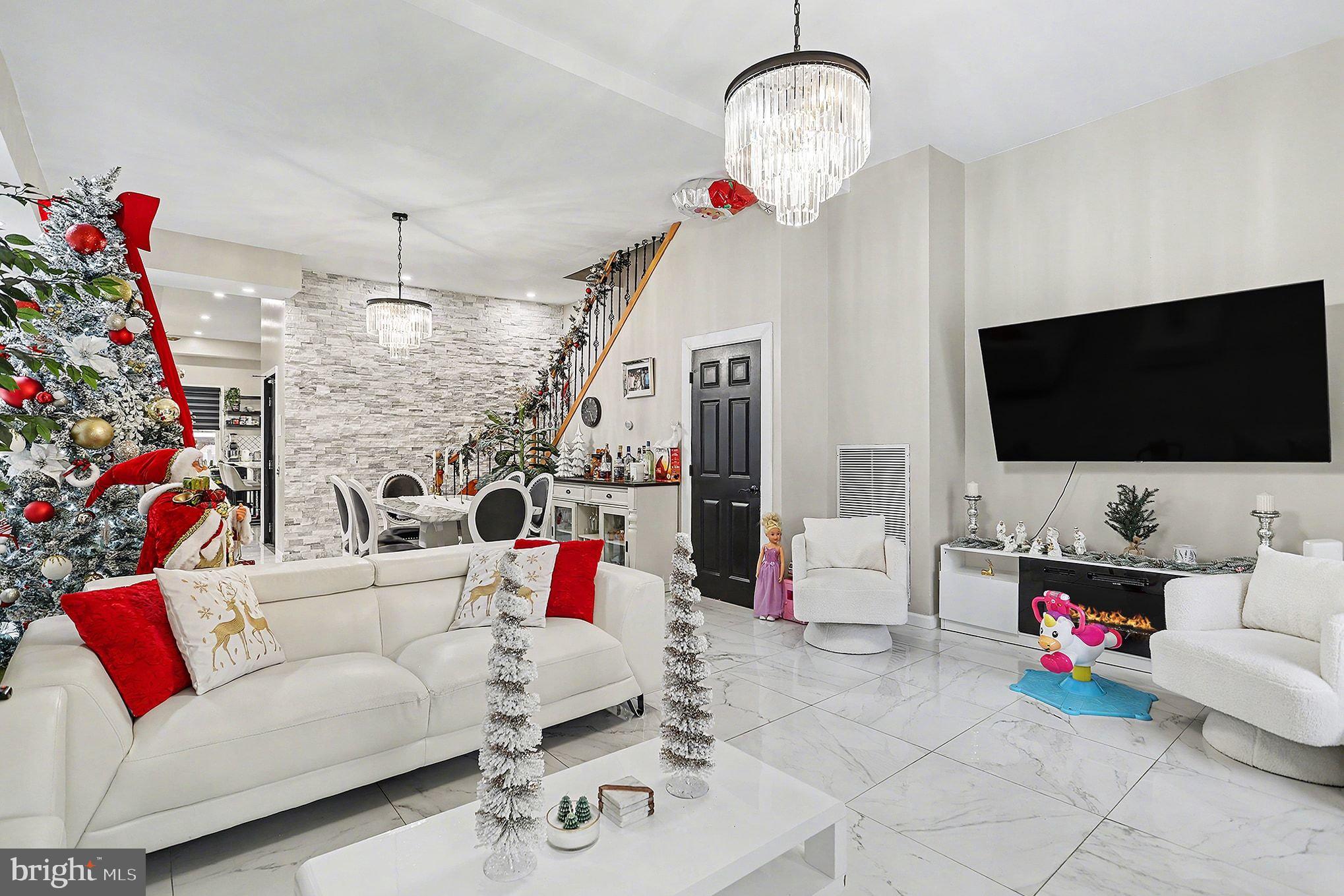 669 W PRINCESS STREET