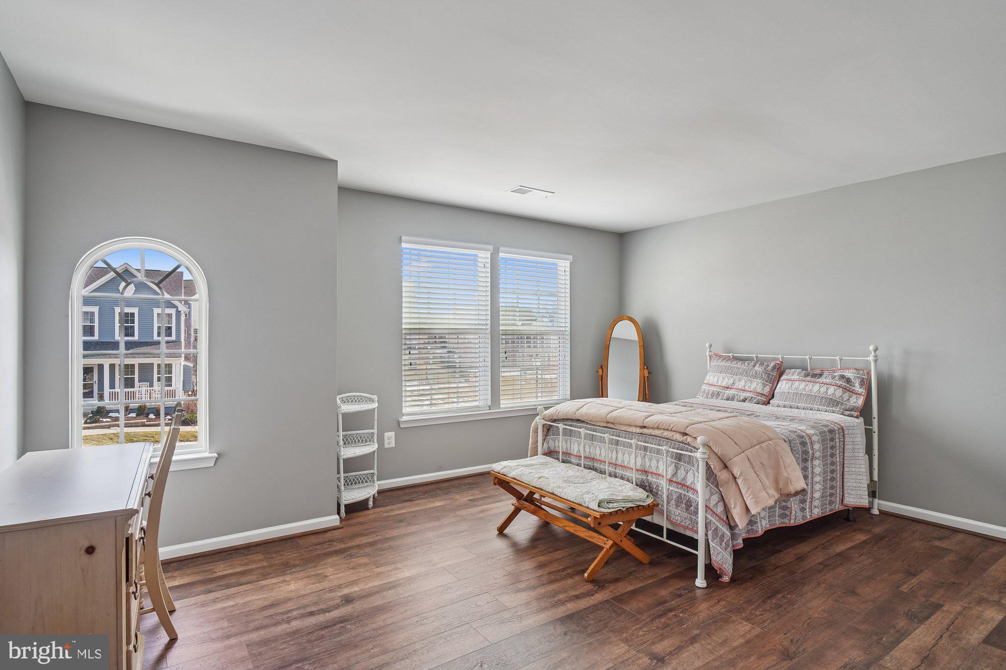 LOVETTSVILLE GLEN - Residential