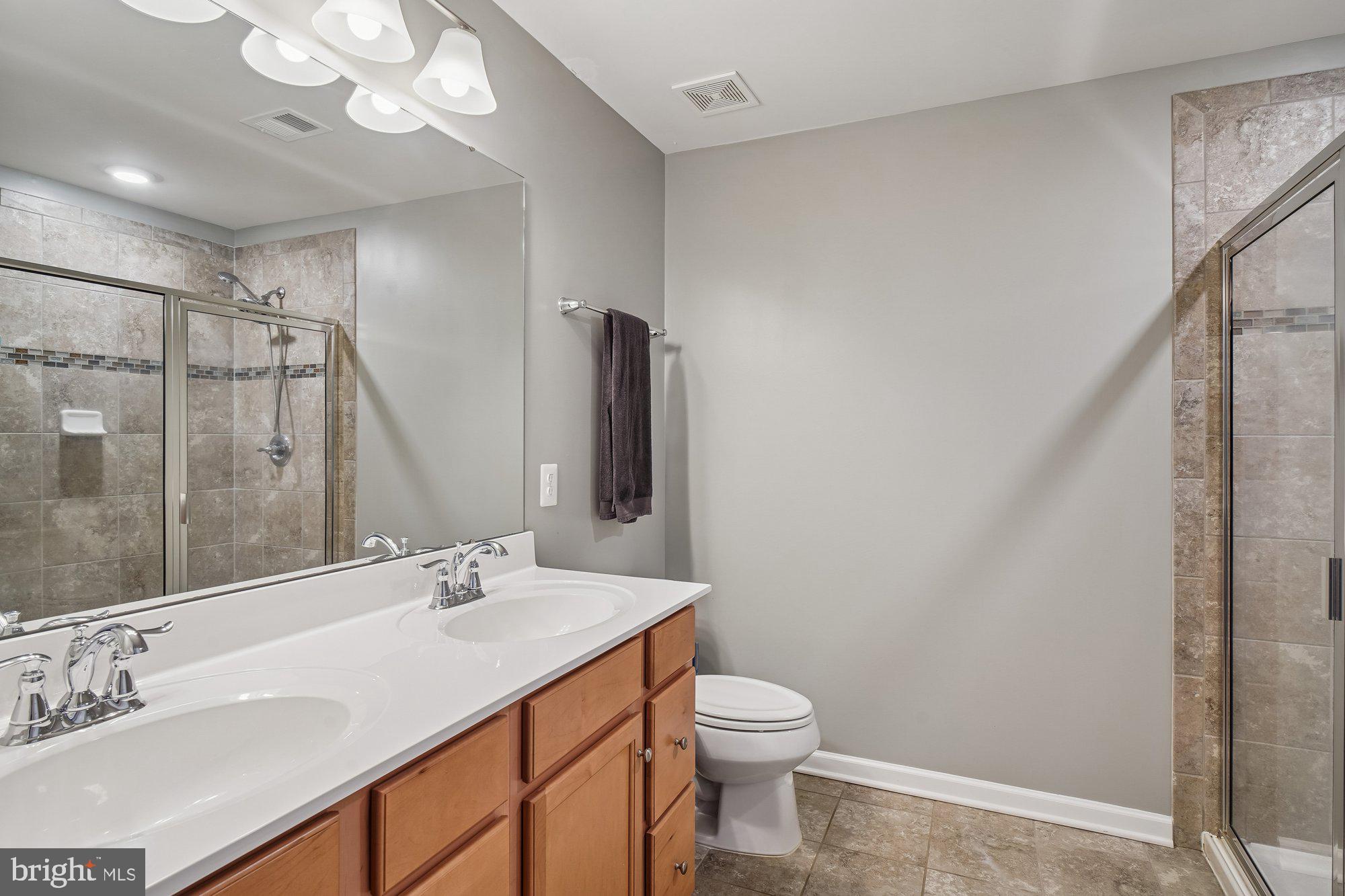 LOVETTSVILLE GLEN - Residential