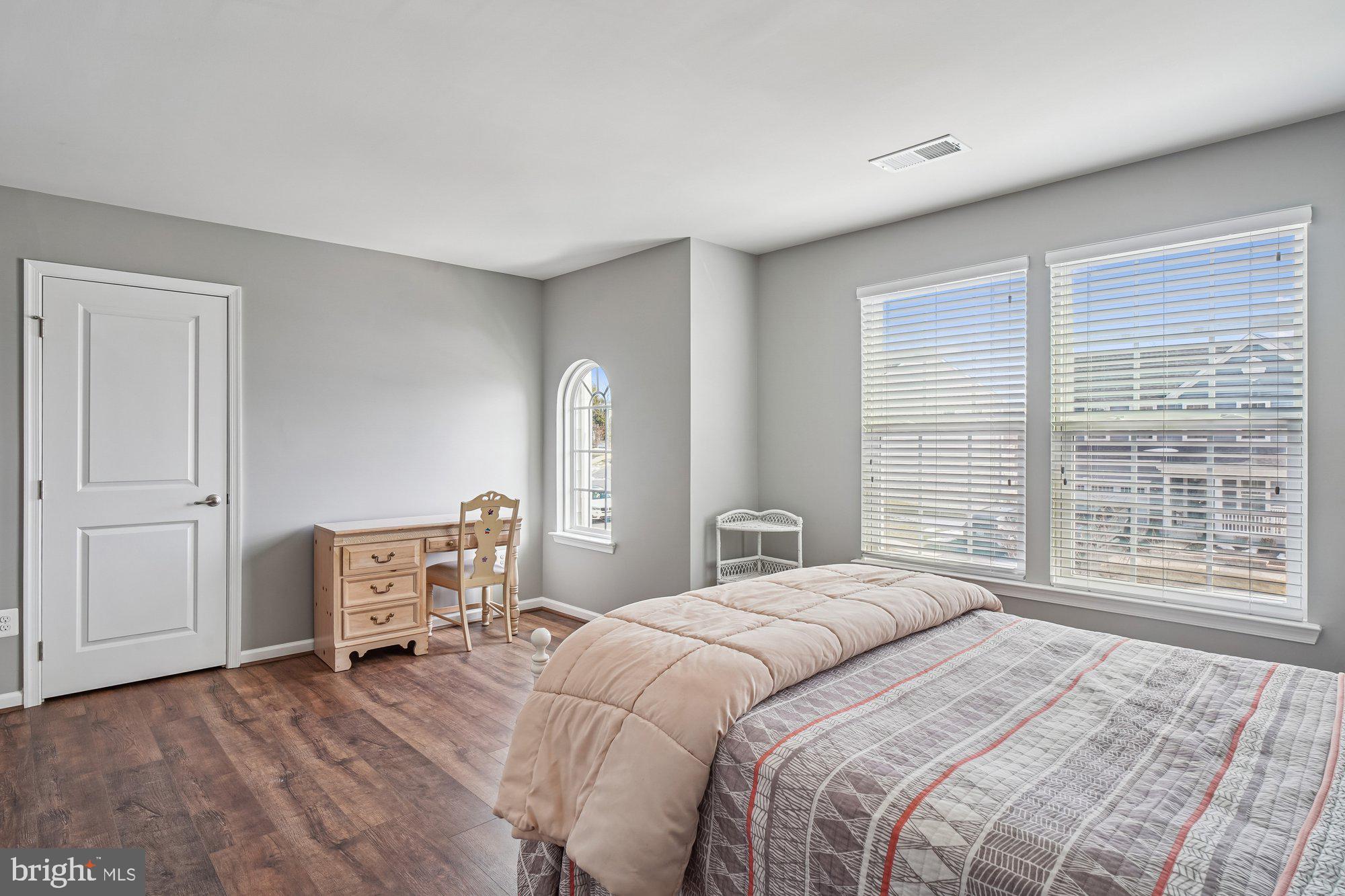 LOVETTSVILLE GLEN - Residential