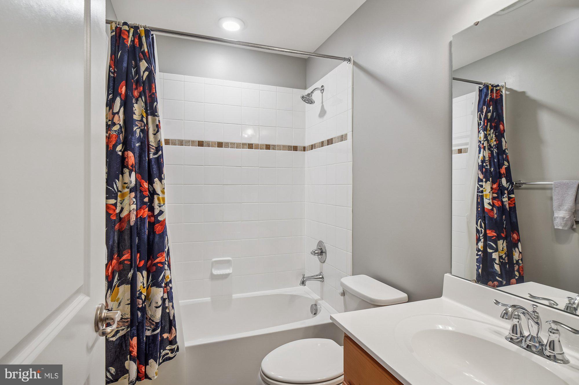 LOVETTSVILLE GLEN - Residential