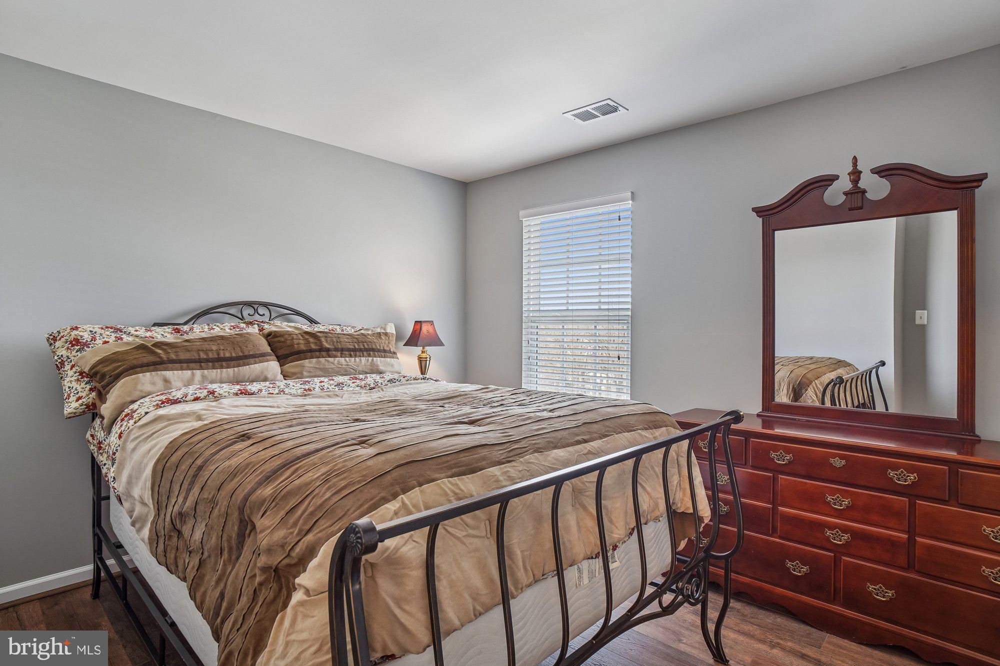 LOVETTSVILLE GLEN - Residential