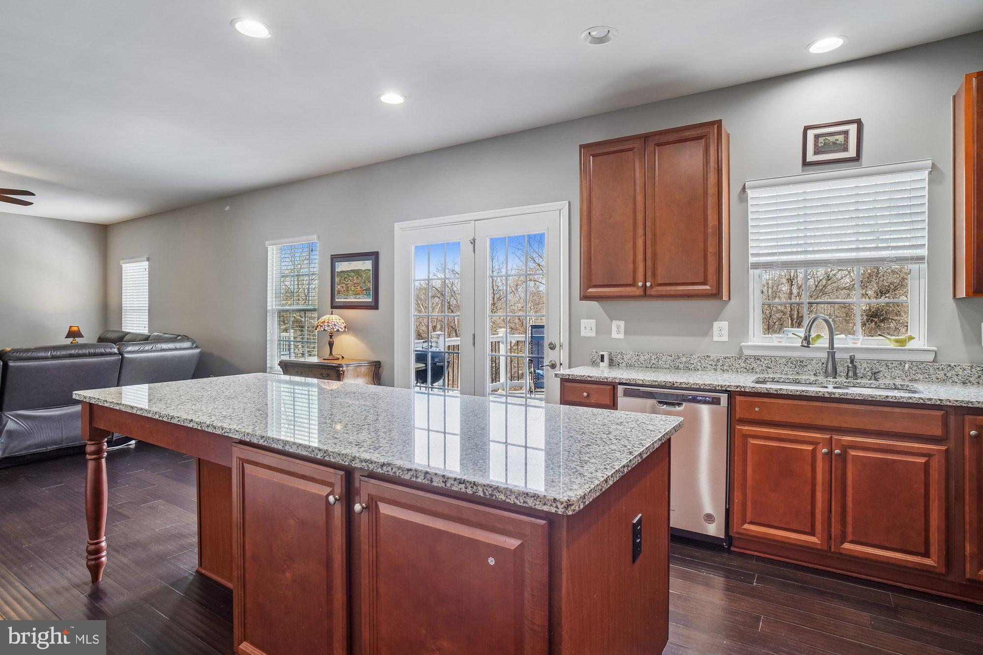 LOVETTSVILLE GLEN - Residential