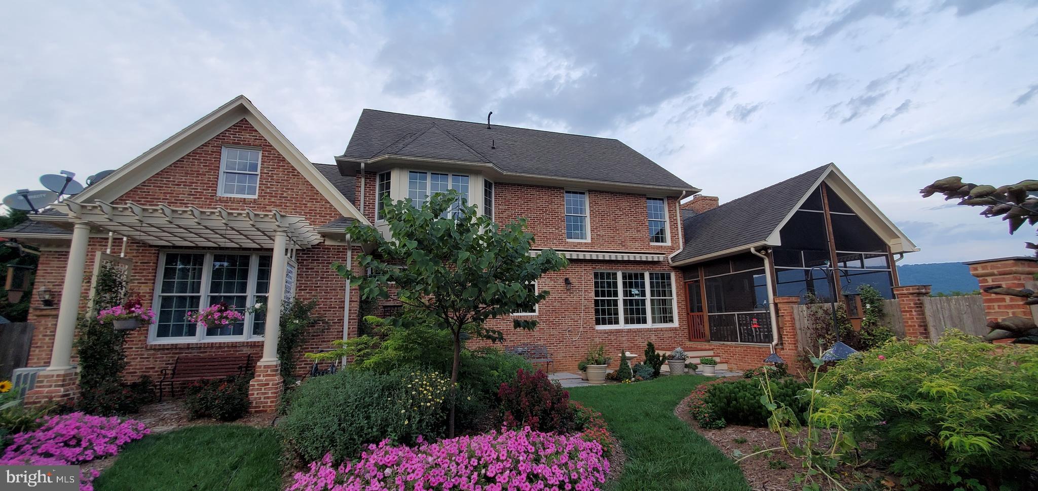 FOX HILL FARMS - Residential