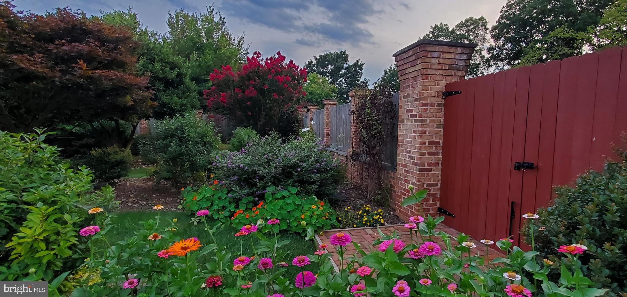 FOX HILL FARMS - Residential