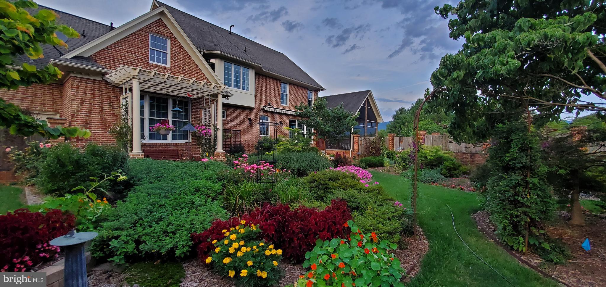 FOX HILL FARMS - Residential