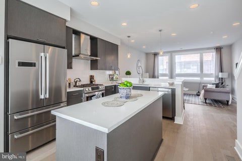 Townhouse For Sale - 520 Fairmount Avenue<br/> PHILADELPHIA, PA 19123
