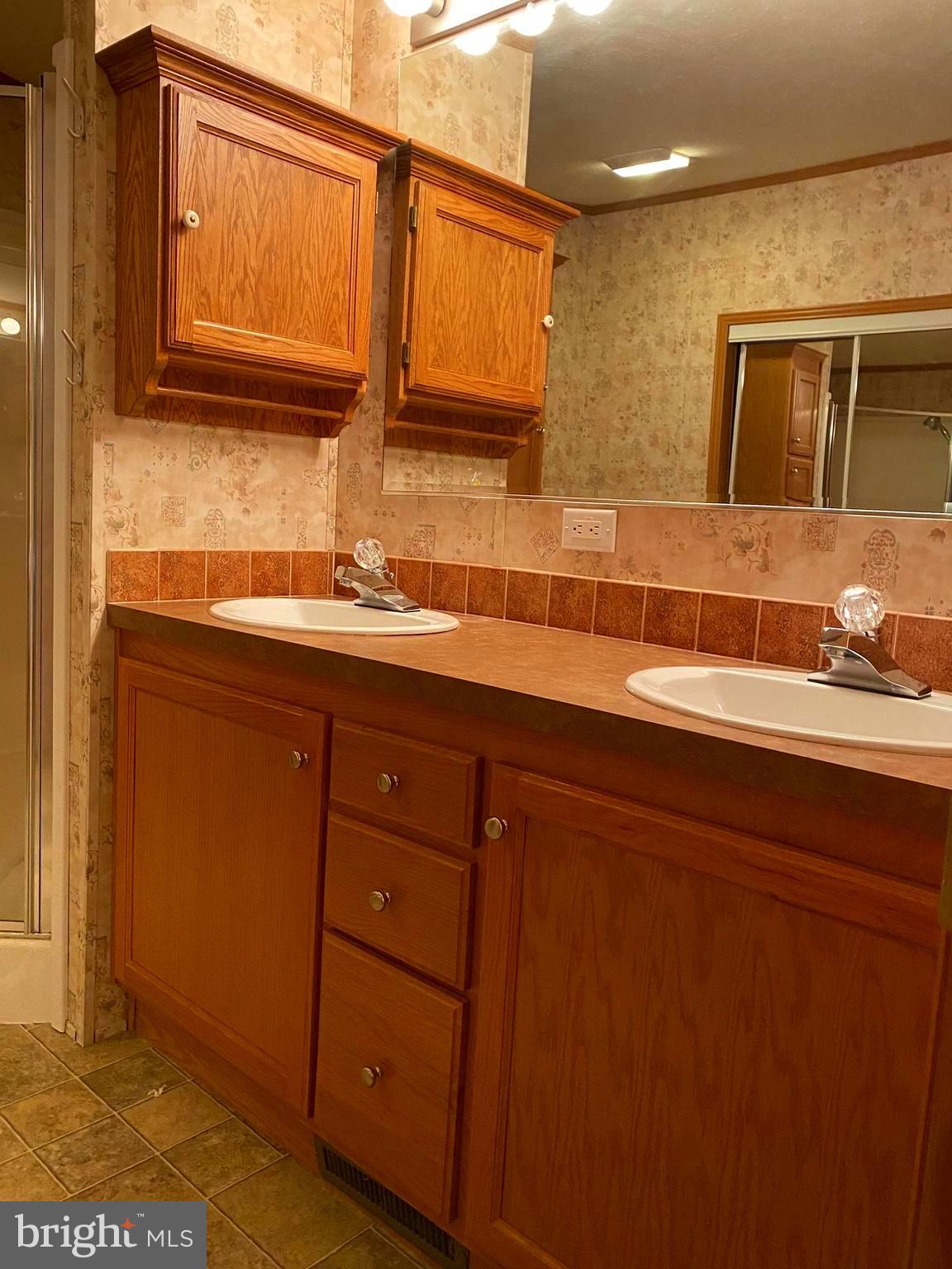 OXFORD VIL TR PK - Residential