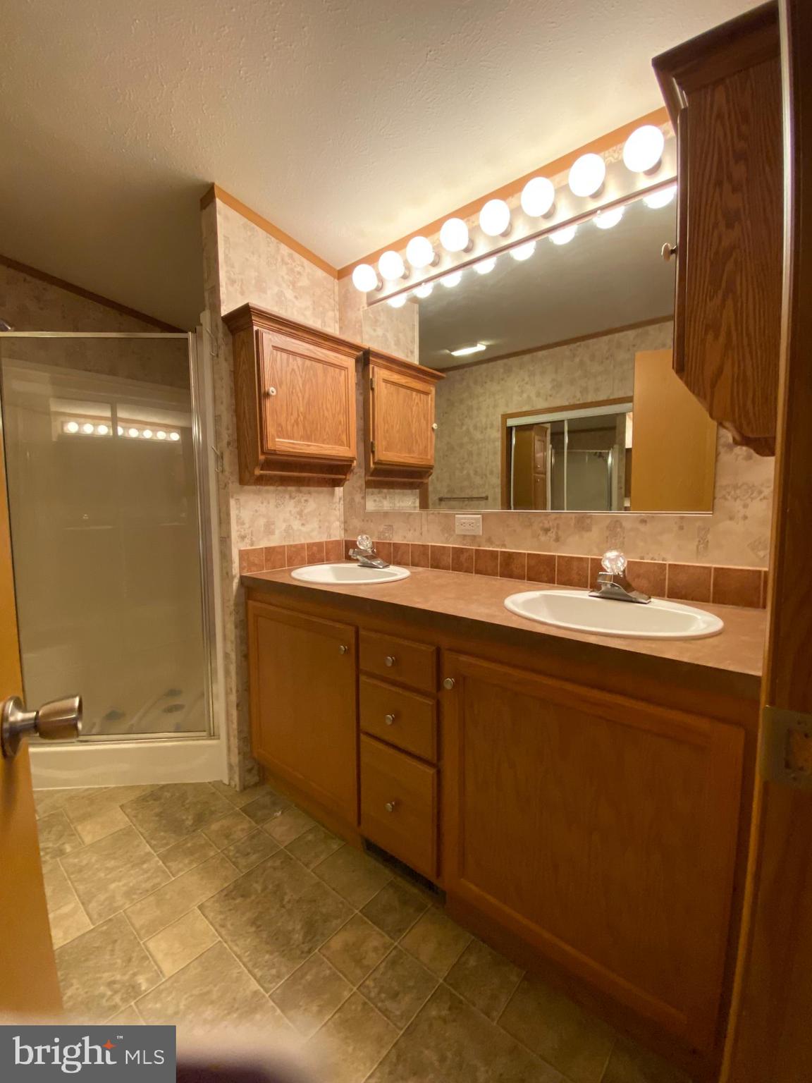 OXFORD VIL TR PK - Residential