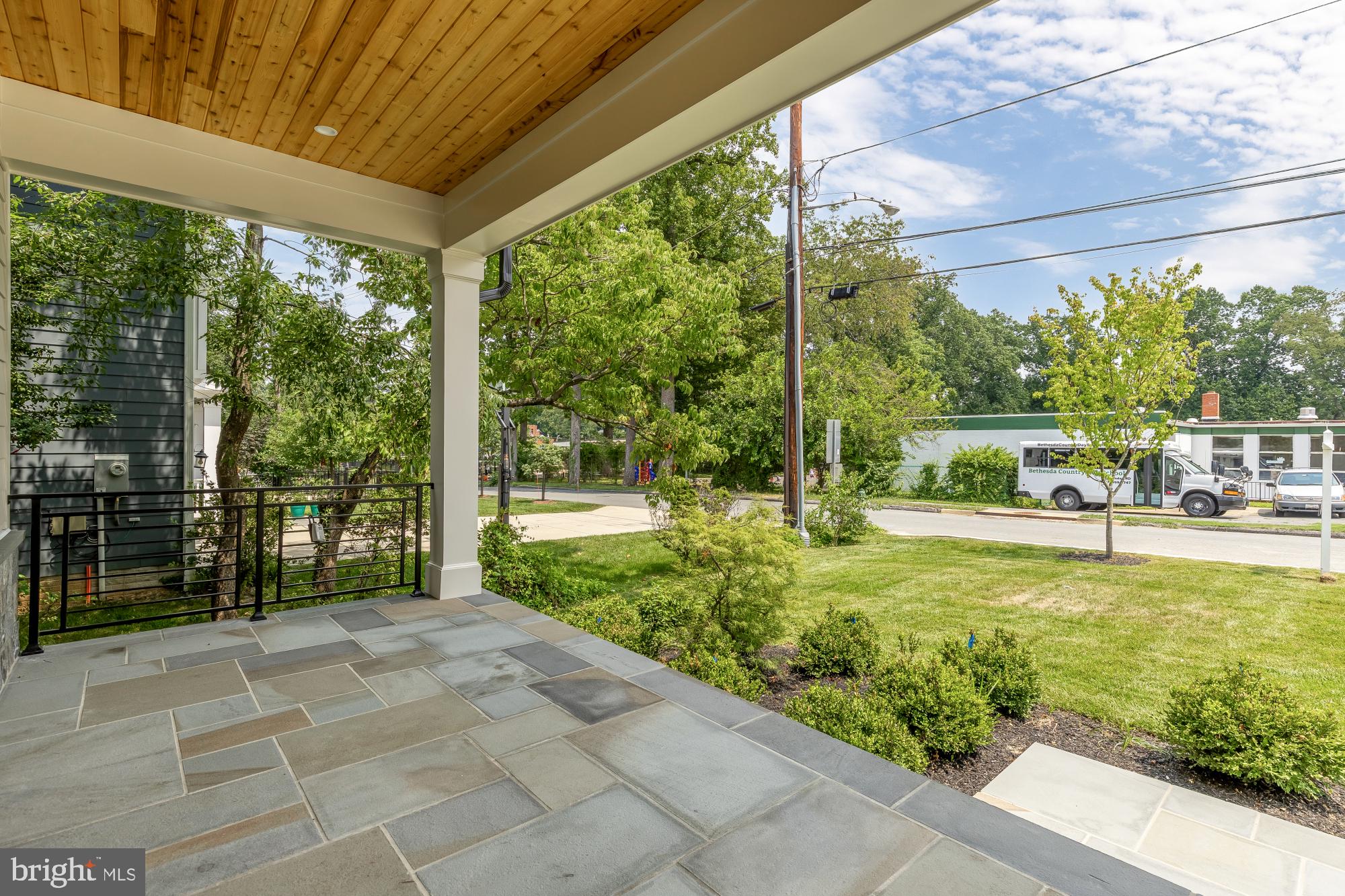 9512 FOREST ROAD