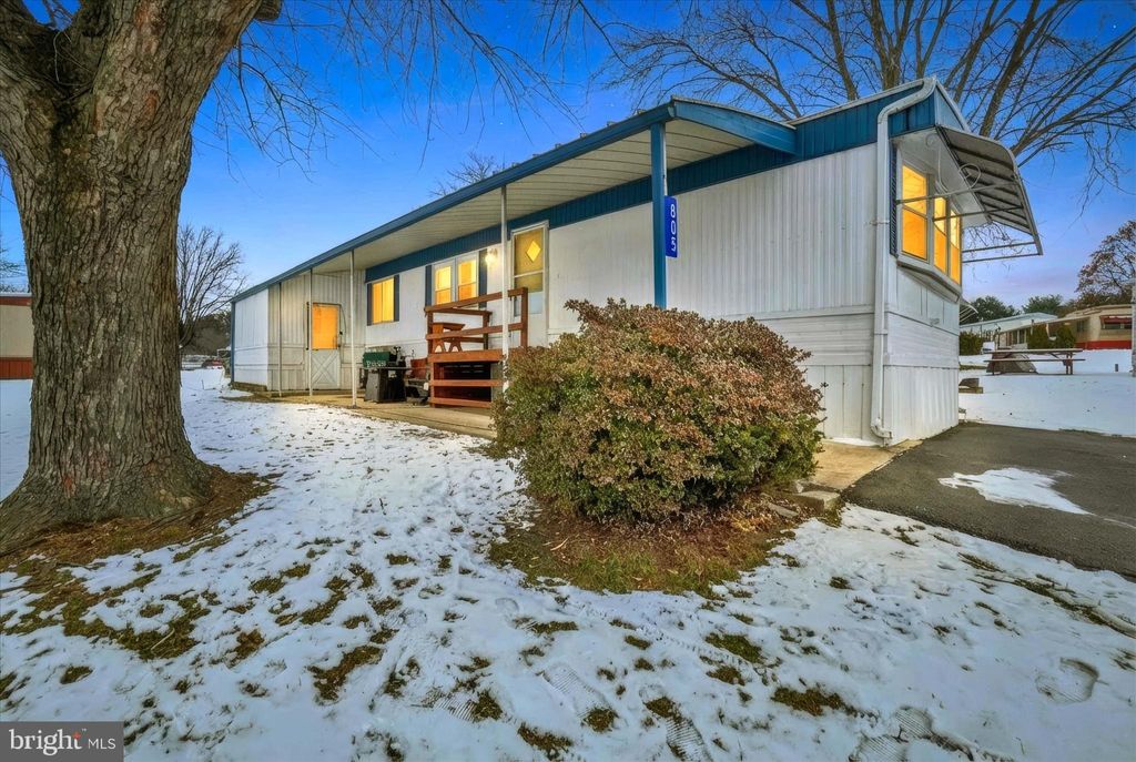 Photo of 805 Lake Circle, MOUNT WOLF, PA 17347 (MLS # PAYK2095278)