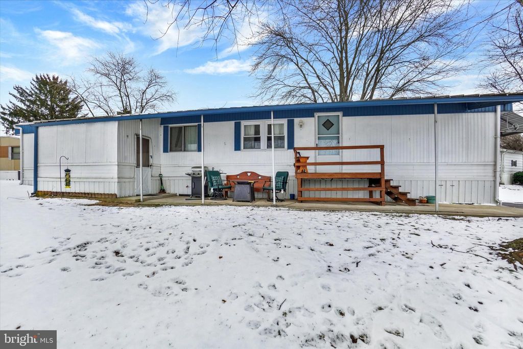 Photo of 805 Lake Circle, MOUNT WOLF, PA 17347 (MLS # PAYK2095278)
