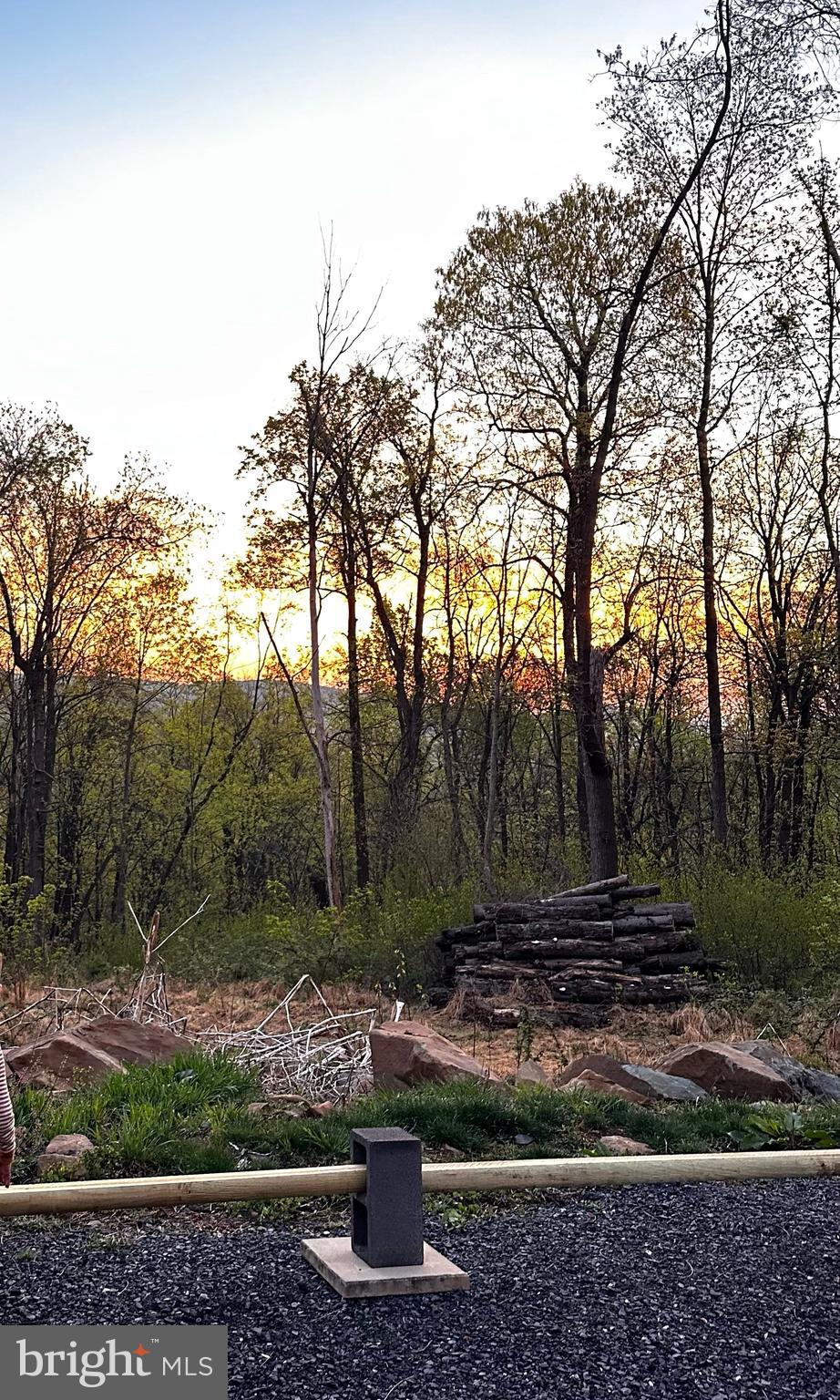 MOSBY MOUNTAIN ESTATES - Land