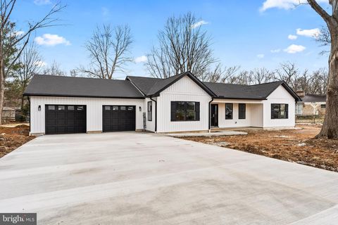 Homes For Sale - 18212 Woodside Drive<br/> HAGERSTOWN, MD 21740