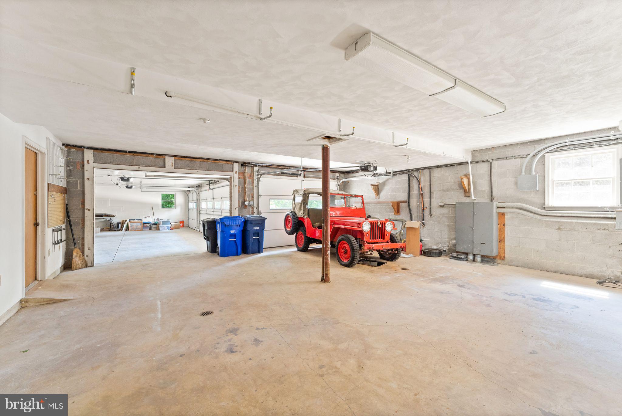 COUNTRY CLUB ESTATES - Residential