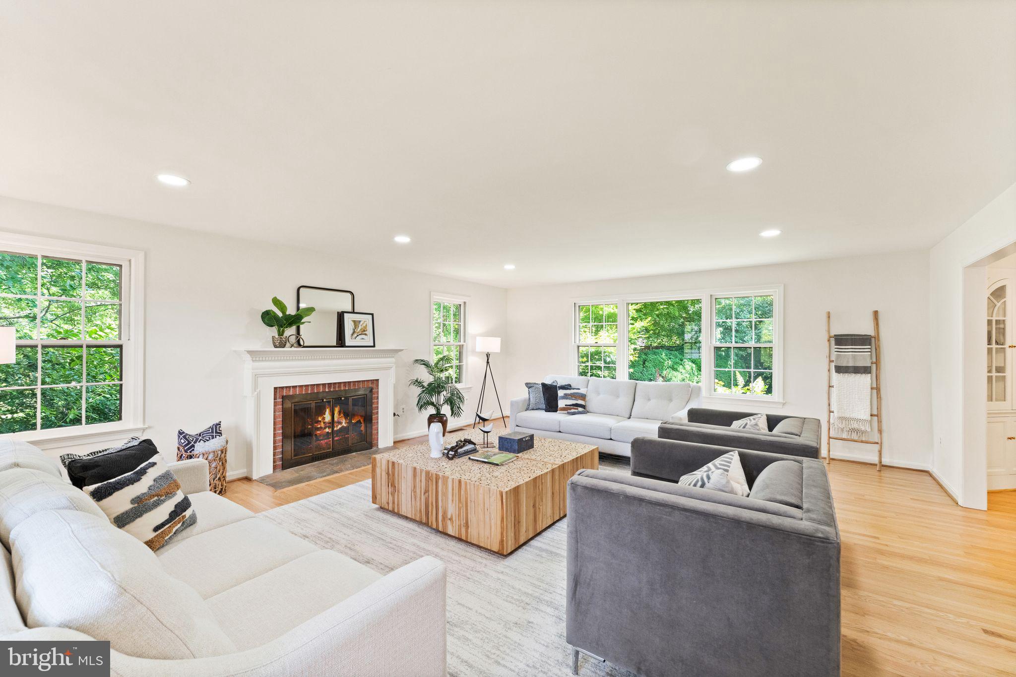 COUNTRY CLUB ESTATES - Residential