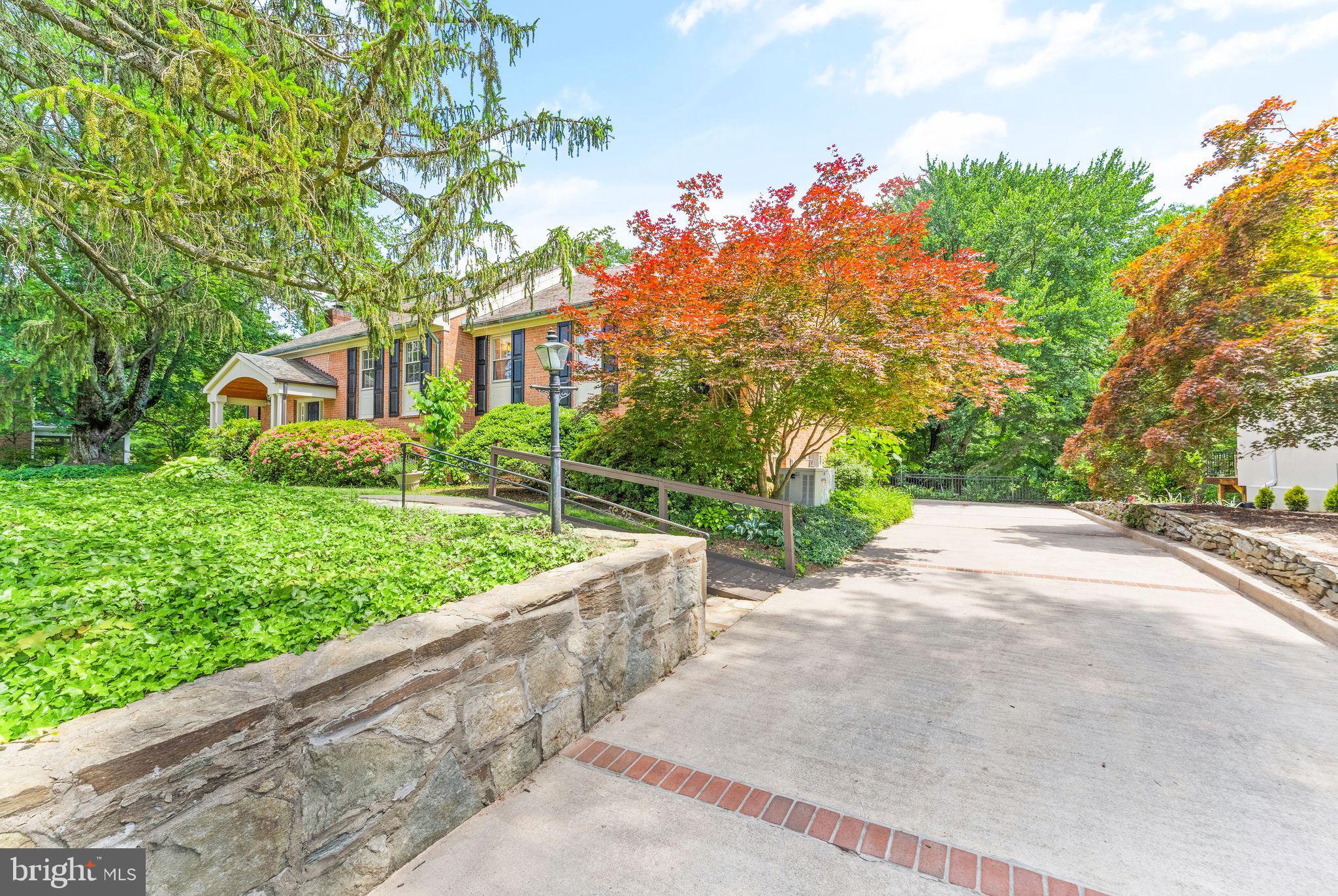 COUNTRY CLUB ESTATES - Residential