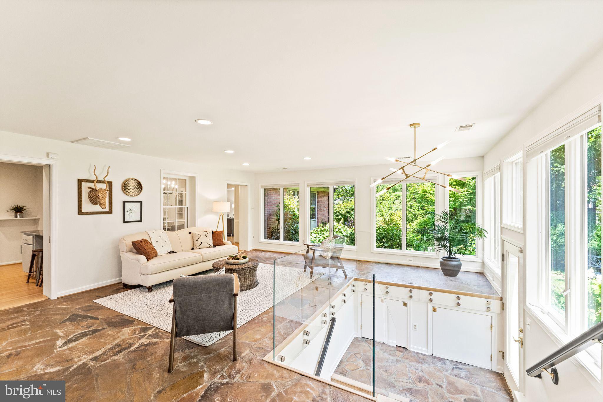 COUNTRY CLUB ESTATES - Residential