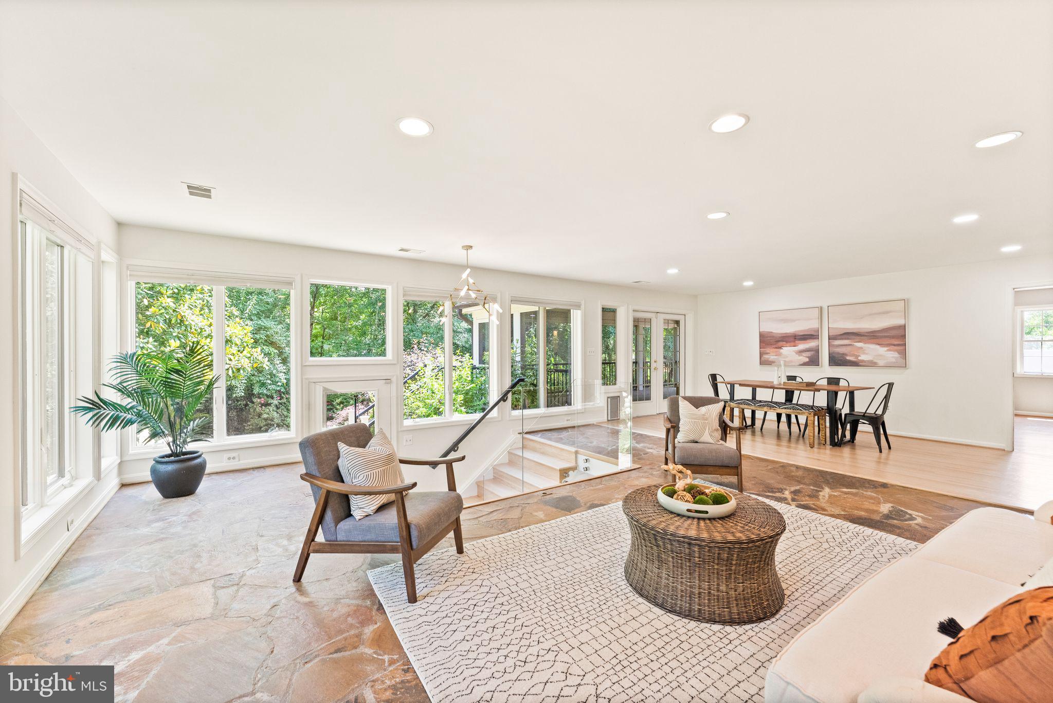 COUNTRY CLUB ESTATES - Residential