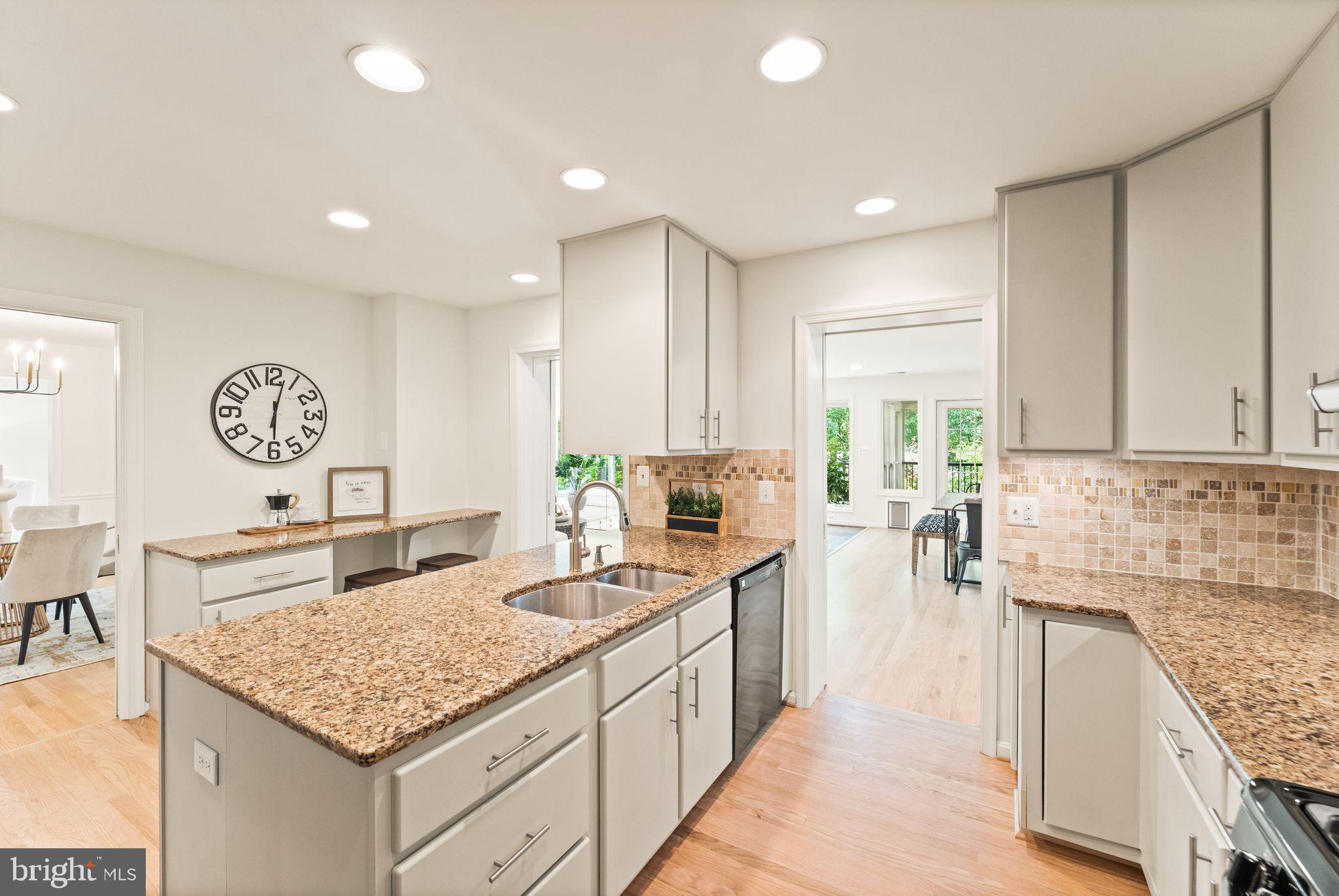 COUNTRY CLUB ESTATES - Residential