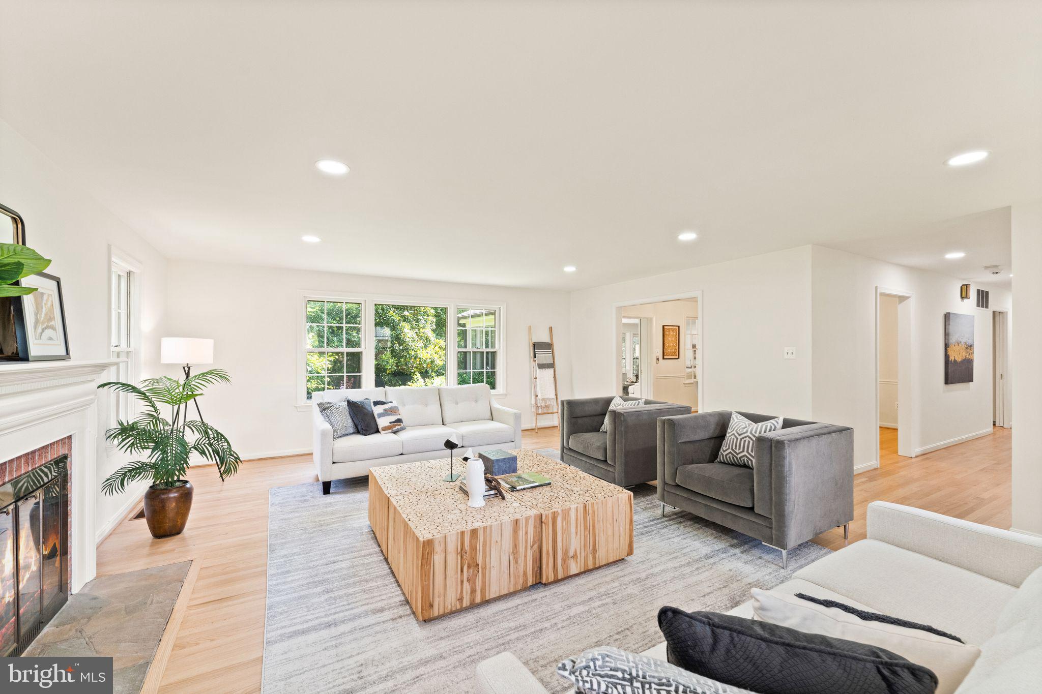 COUNTRY CLUB ESTATES - Residential